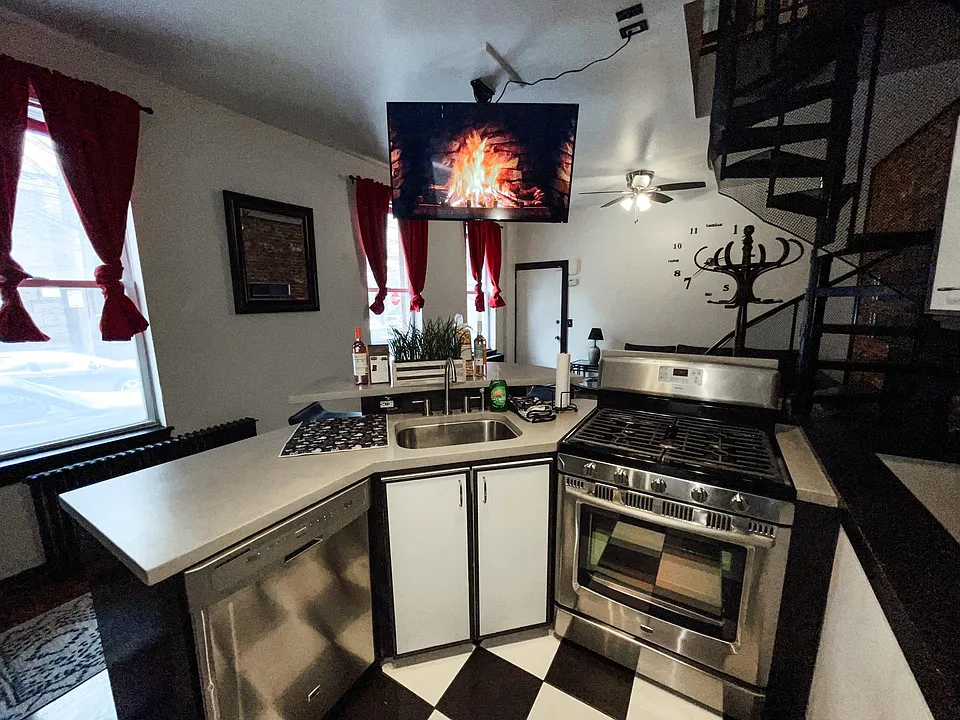 2221 Parrish St