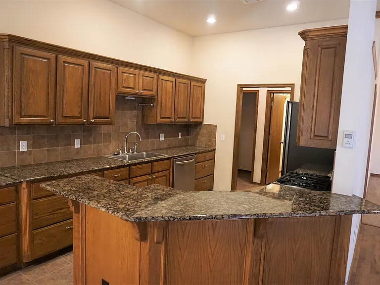 9601 Crooked Creek Ln — Photo 2