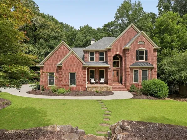 2436 Fontainebleau Dr, Dunwoody, GA 30360
