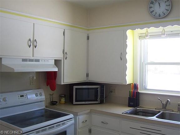 3rd image of 649 S Hawkins Ave