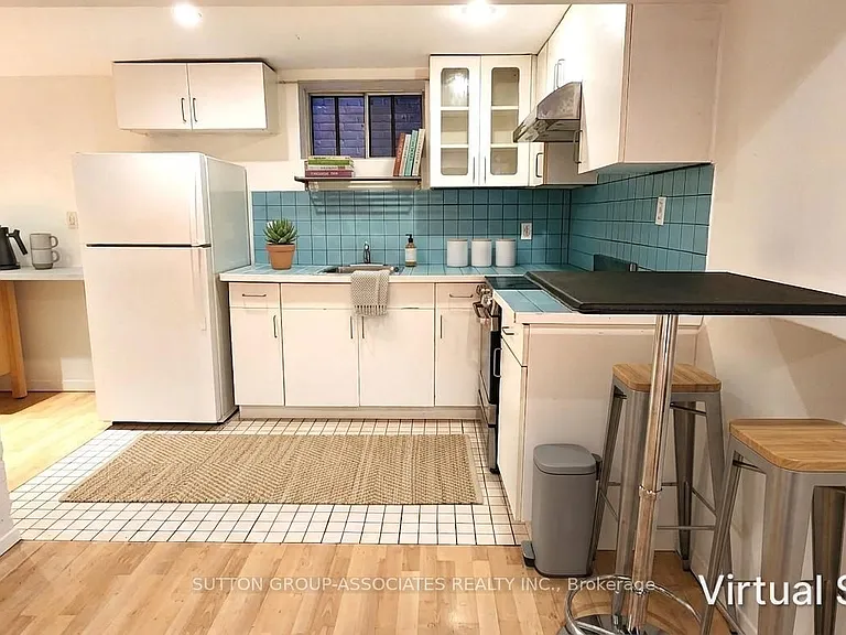 360 Sorauren Ave #BASEMENT — Photo 9