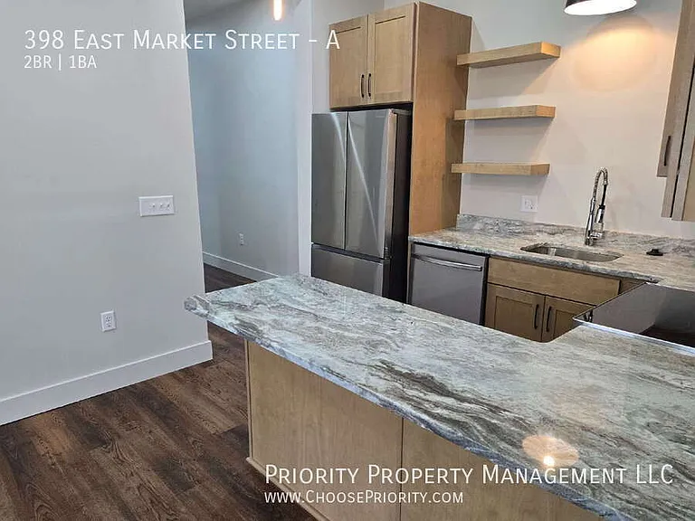 398 E Market St #A — Photo 8