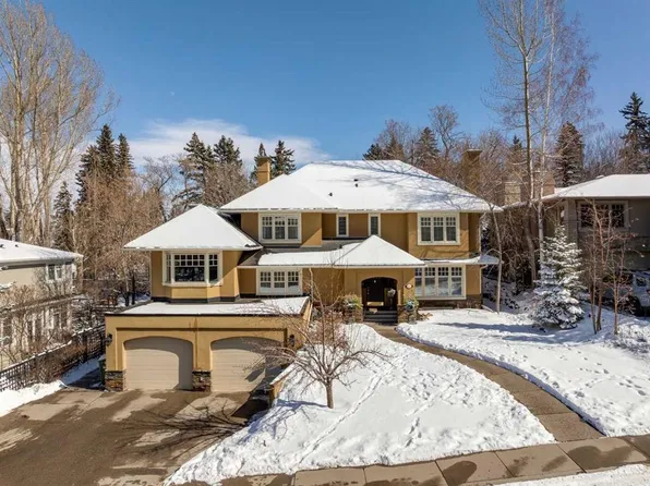 2210 W 12th St SW, Calgary, AB T2T 3N4