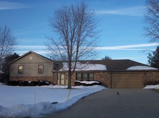 2906 Monterra Dr, Spring Grove, IL 60081