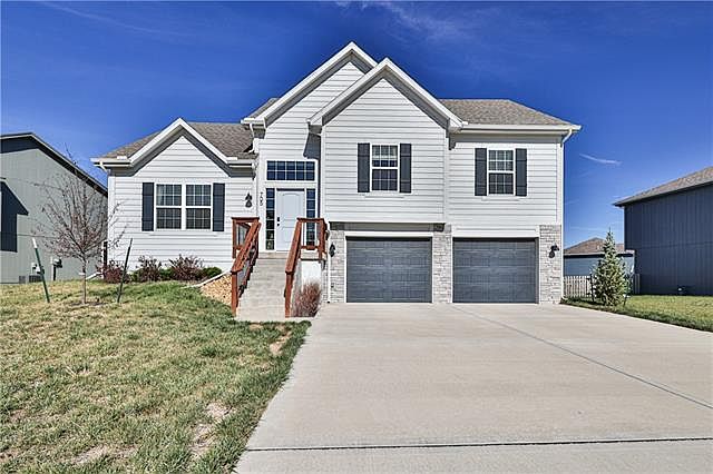 1st image of 705 SE Juniper Dr