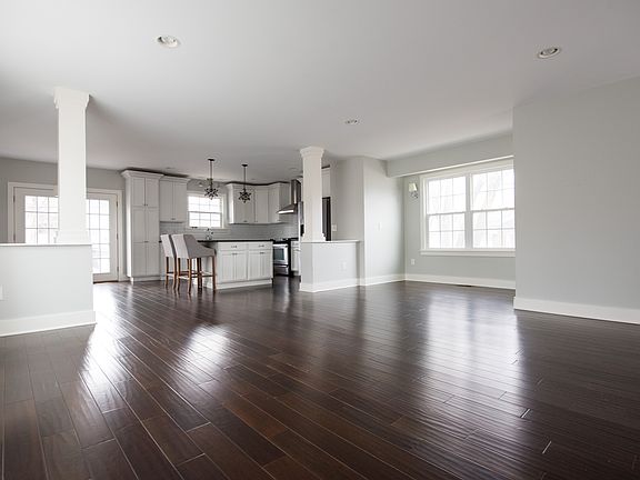 3rd image of 631 E University Ave