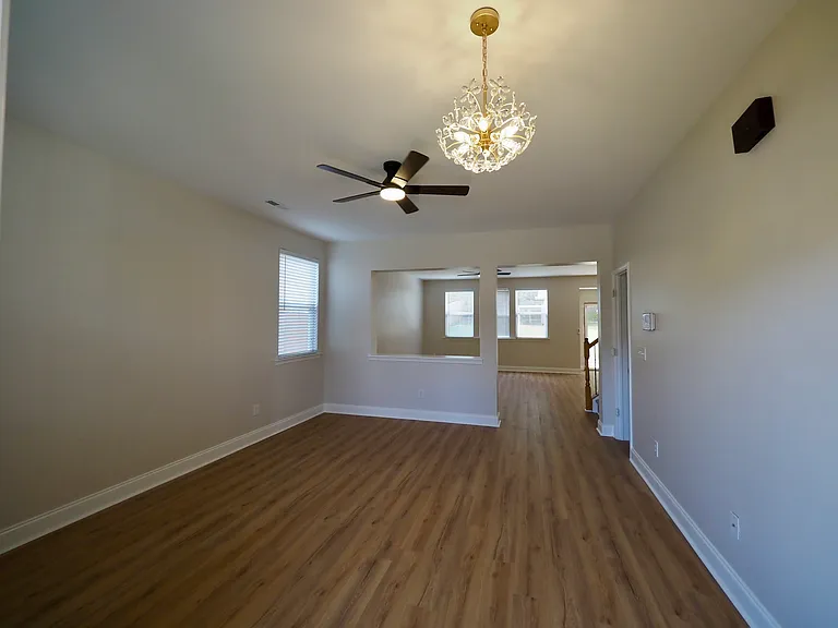27 Border Ave — Photo 5