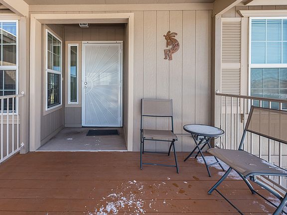 4th image of 1101 Leslie St