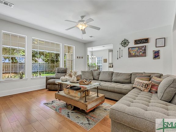 5th image of 102 Southernland Drive