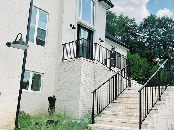 2910 Battlecrest Dr, Decatur, GA 30034