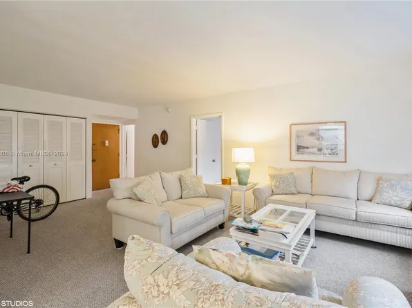 1060 92nd St APT 5, Bay Harbor Islands, FL 33154