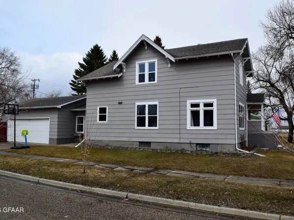 903 6th Ave NE, Devils Lake, ND 58301