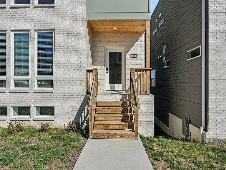 1613 Hampton St — Photo 32