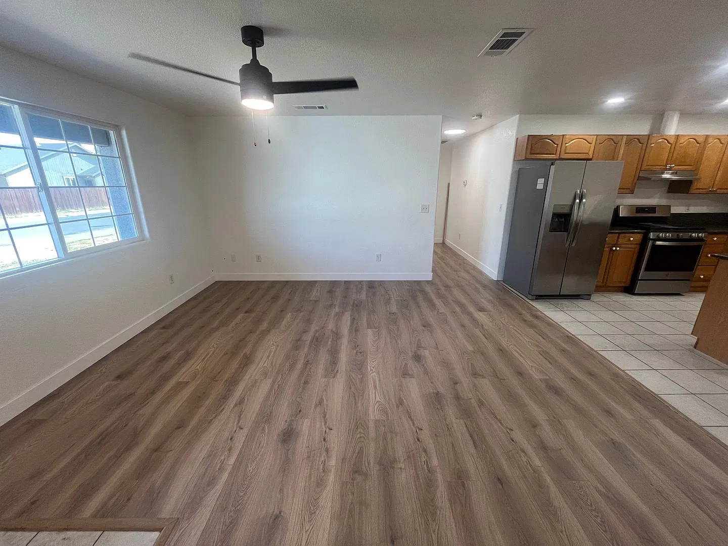 Clean Neat 1300 sqft. 1/2 Plex in the Brighton Community of Sacramento. — Photo 4