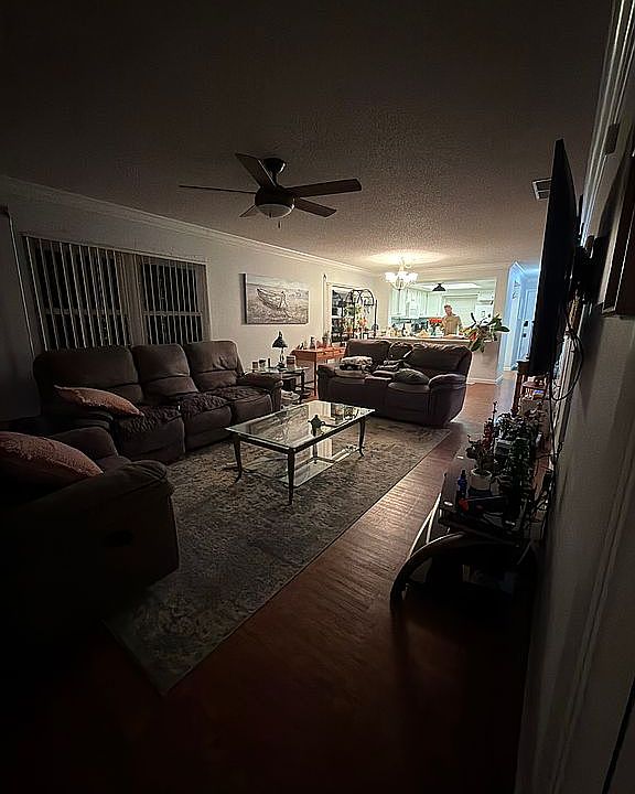 1st image of 7301 Ridgewood Ave #103