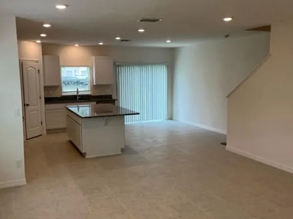 10489 Keegan Ct, Jacksonville, FL 32218