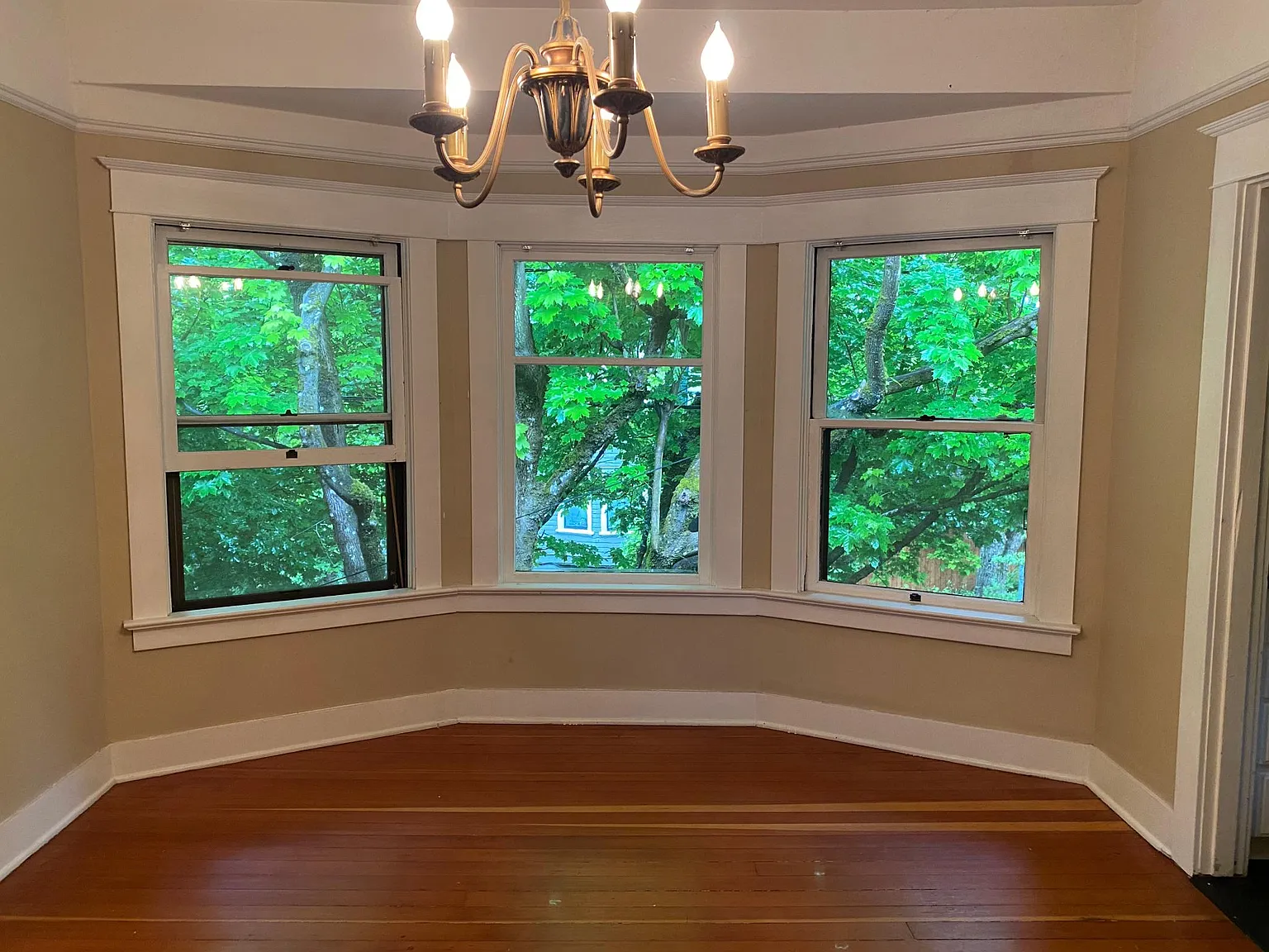 3005 NE Couch St — Photo 2