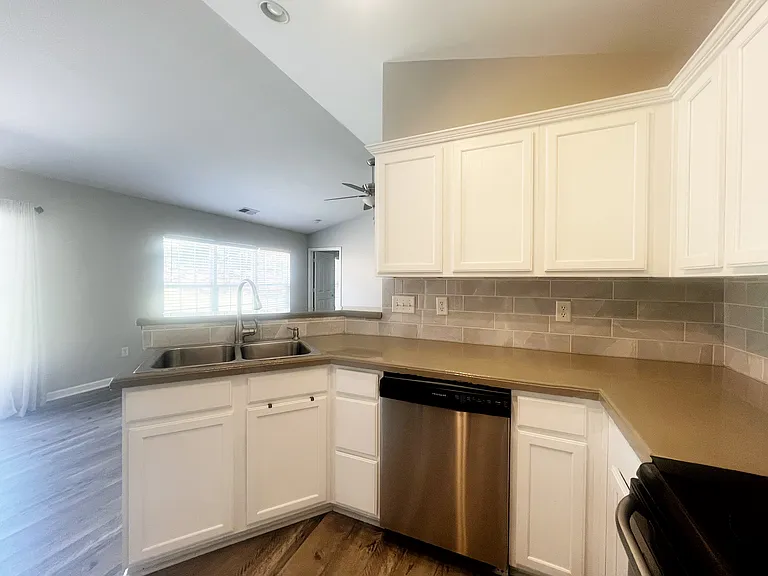 113 Garfield Ln — Photo 12