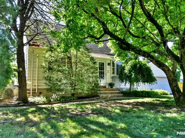 3 4th Ave, Westwood, NJ 07675