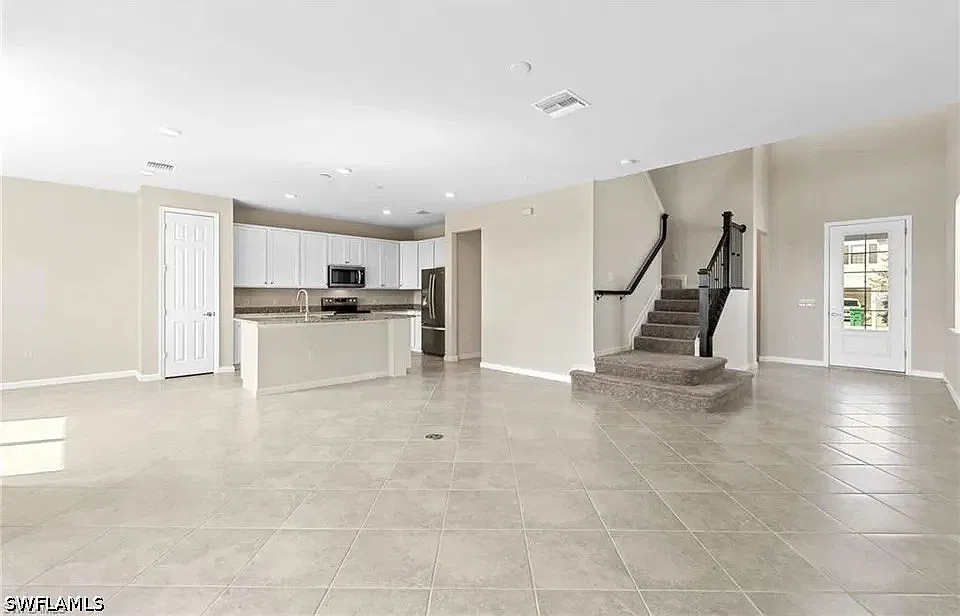 3 bed, 2.5 bath, 2470 sqft, $3,000 — Photo 4