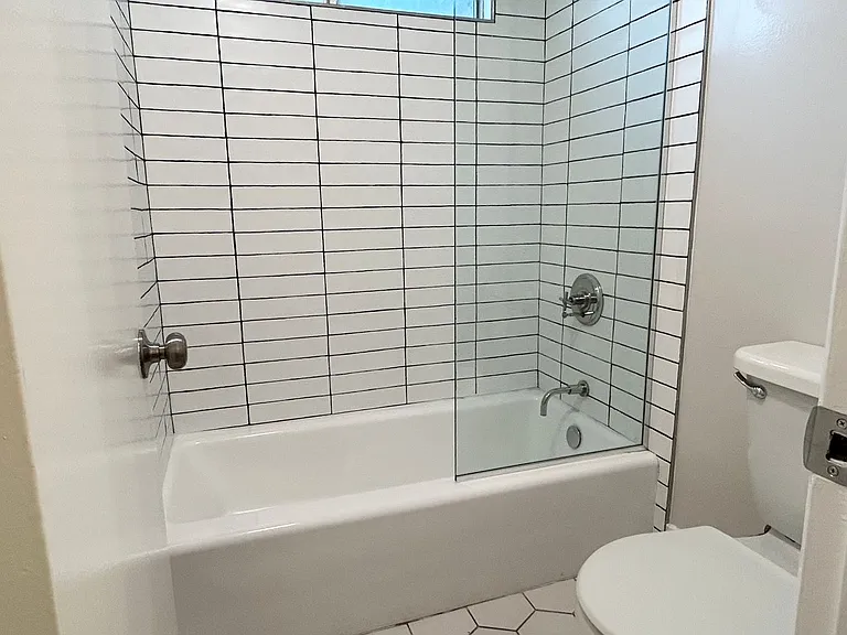 370 Obispo Ave Long Beach, CA 90814 — Photo 16