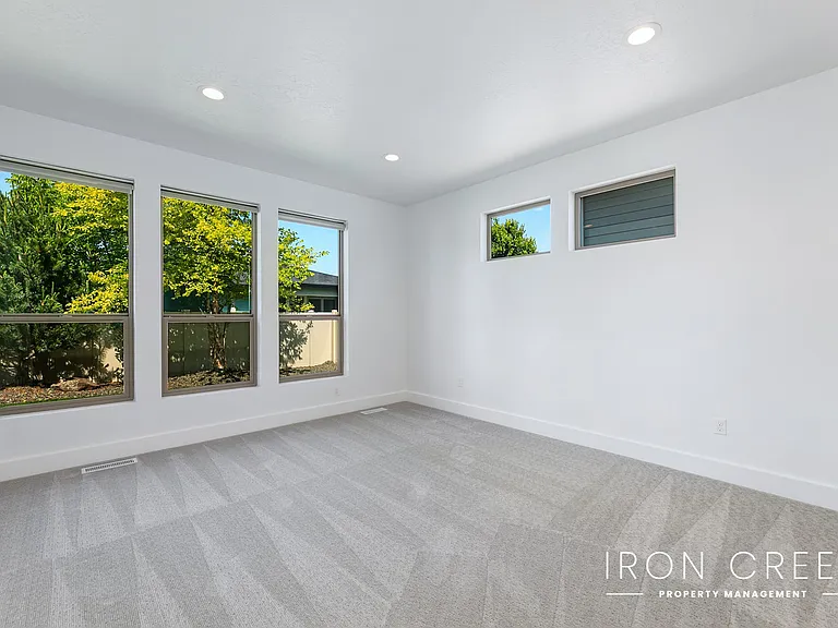 2285 S Aburge Ave — Photo 17