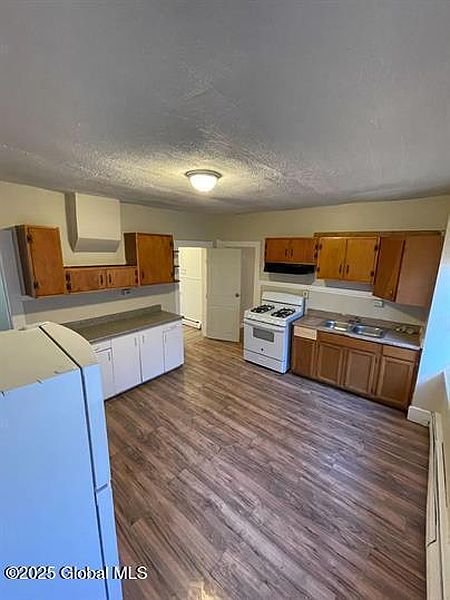 5th image of 574 Clinton Avenue