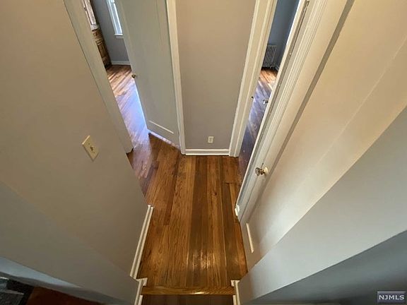 3rd image of 480-482 Fabyan Pl