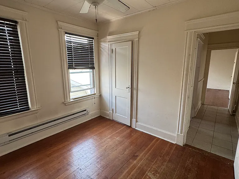 Smaller bedroom with closet