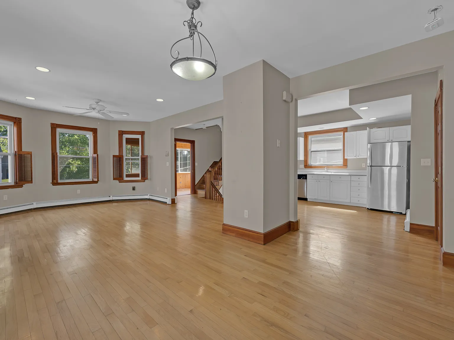 1 bed, 1.5 bath, 1700 sqft, $1,250 — Photo 3