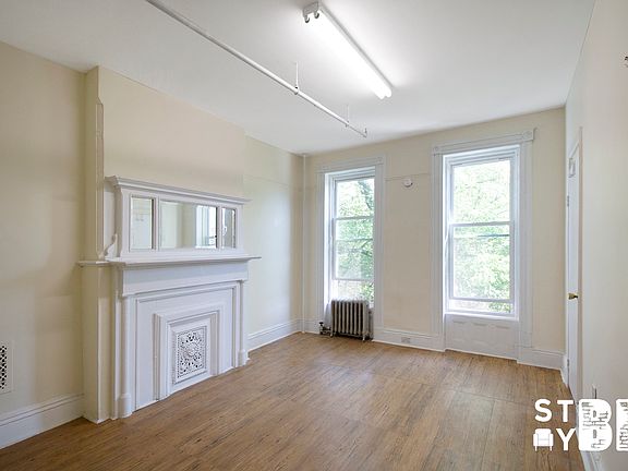 2nd image of 366 Hancock St #2