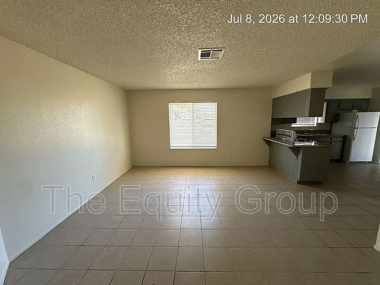 317 W 3rd St — Photo 2