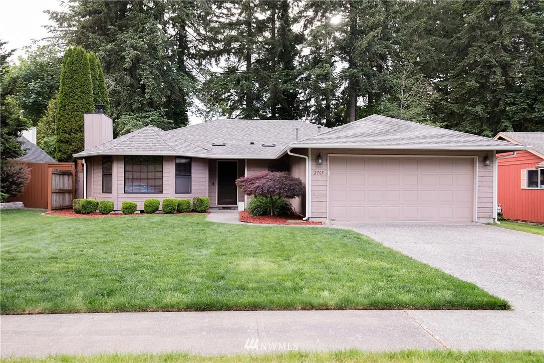 2705 Cedar Hills Court SE photo 1