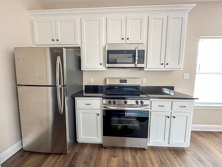 104-106 Vitava Dr W — Photo 19