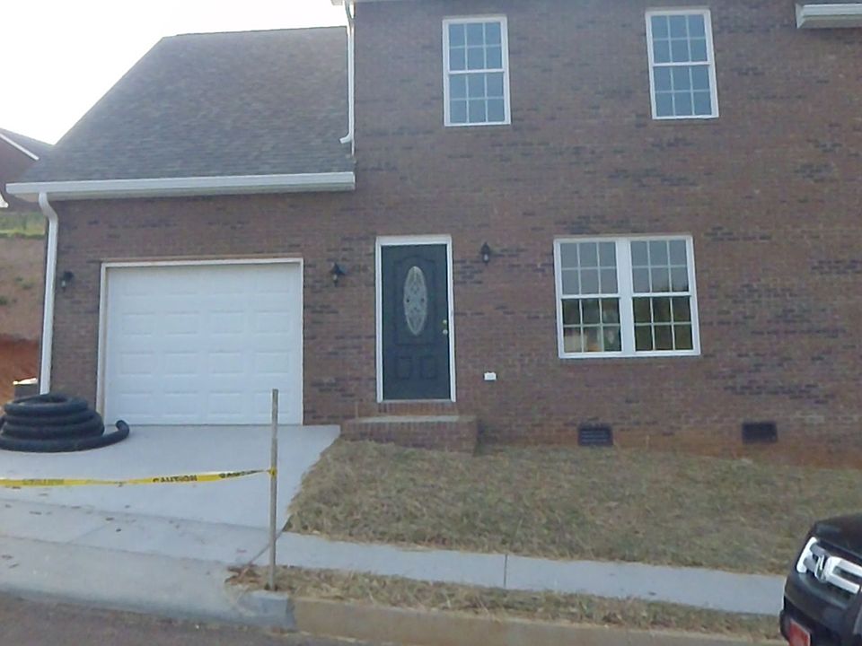 1st image of 624 Saint Andrews Dr