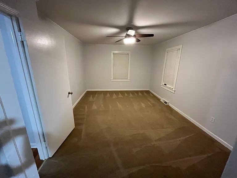 187 E Walnut St — Photo 38