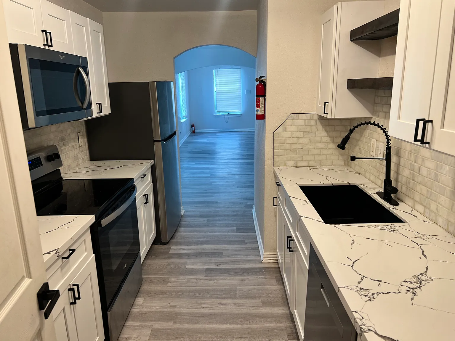 3 bed, 1300 sqft, $1,650 — Photo 2