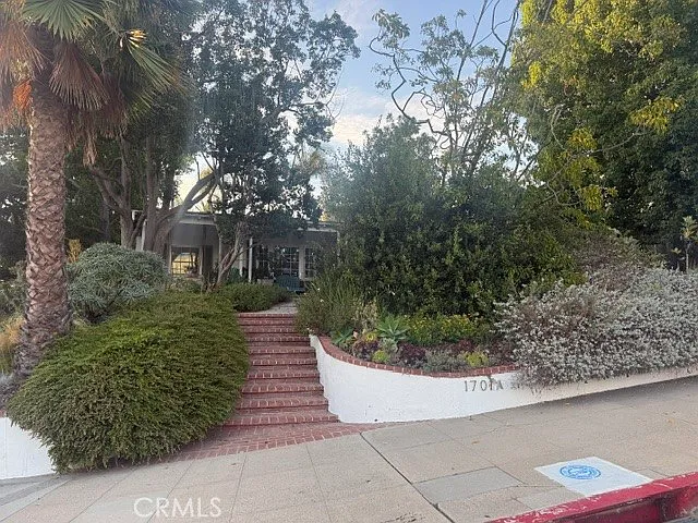 4 bed, 2.5 bath, 1690 sqft, $12,500 — Photo 3