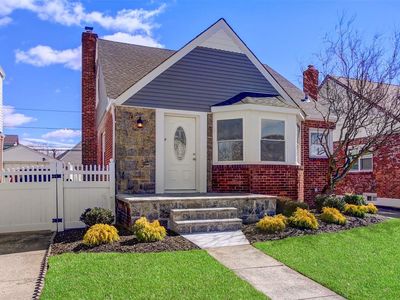 124 Heathcote Road, Elmont, NY, 11003