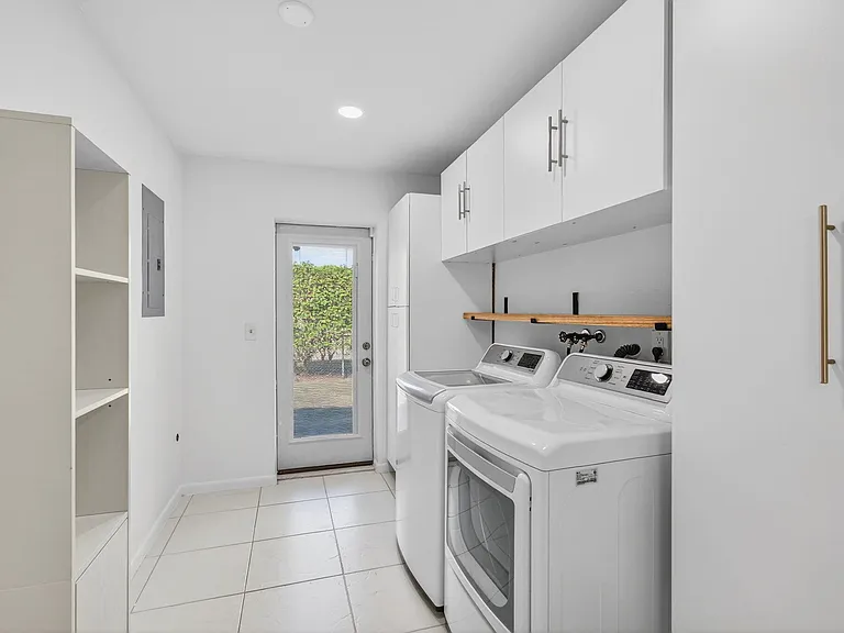 699 NW 16th Ave — Photo 12