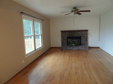 5th image of 1712 Larson Ave