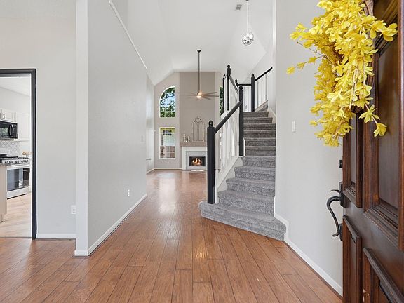 2nd image of 2607 Holly Walk Ln