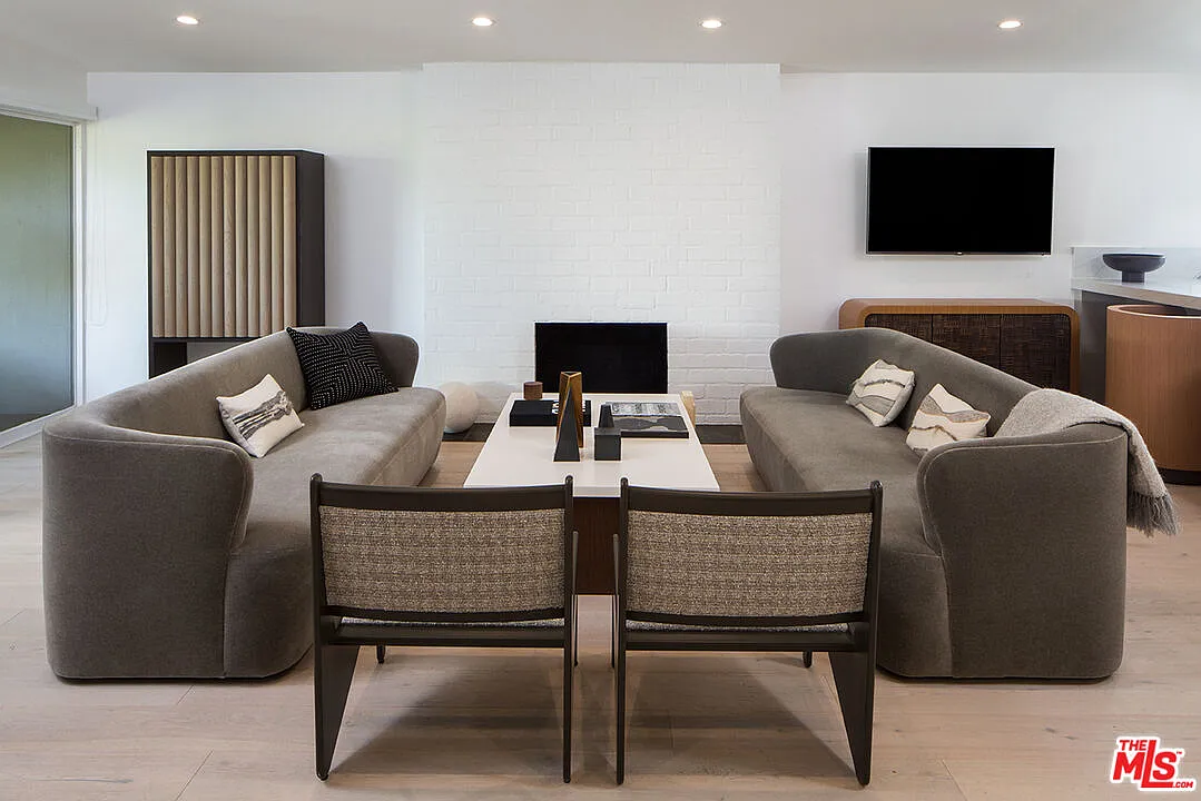1 bed, 1.0 bath, 1100 sqft, $5,720 — Photo 3