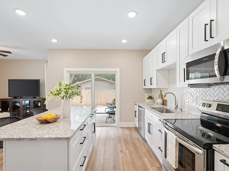 420 Craig St #B3 — Photo 11