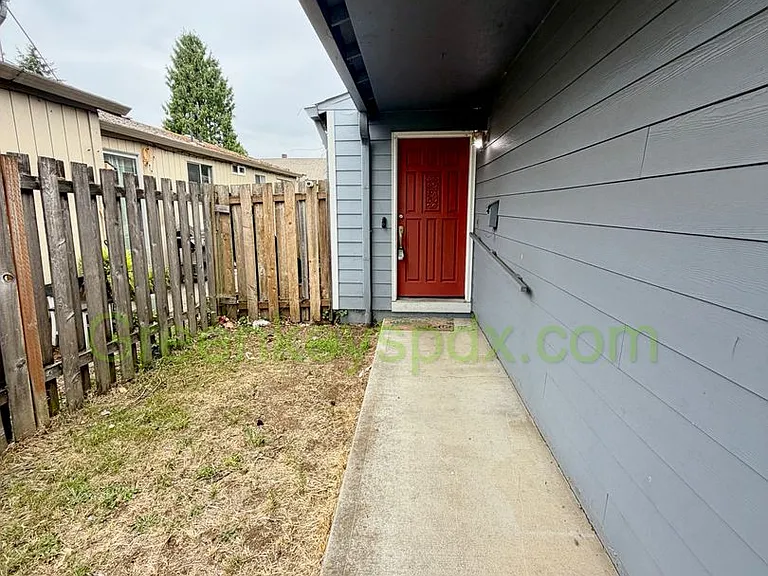 6125 SE 90th Ave — Photo 2
