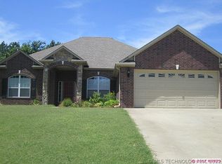 1516 Oklahoma St, Pryor, OK 74361