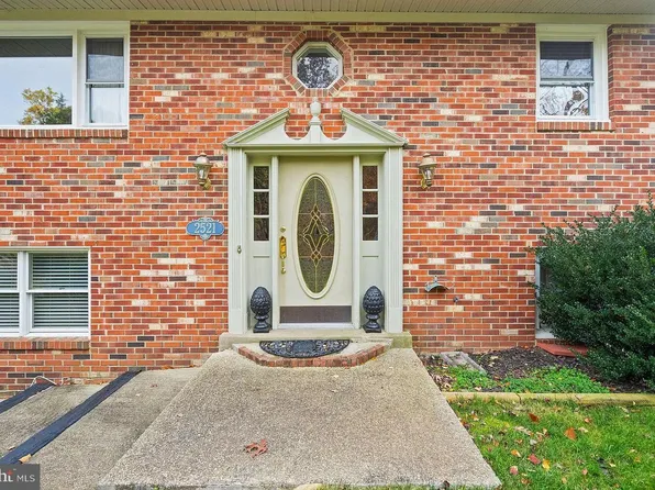 2521 Youngs Dr, Haymarket, VA 20169