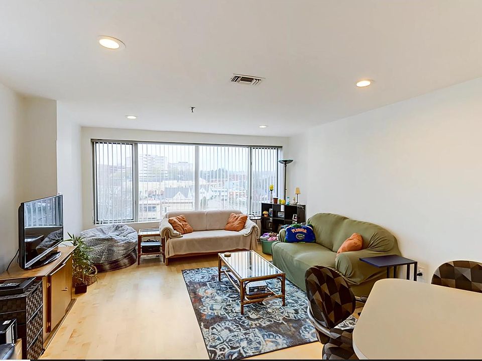 2nd image of 193 Oak St #508A