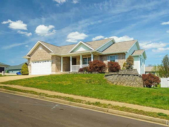 2nd image of 1415 Overland Dr
