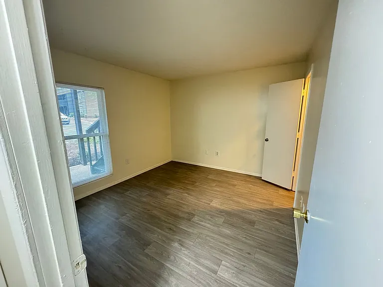 Parkhaven Apartments — Photo 23